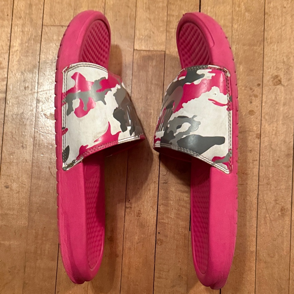 Nike Pink and Gray Camo Slide Sandals - Picture 5 of 7
